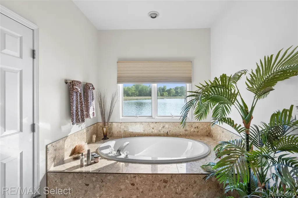 13154 Lake Shore Drive Fenton Charter Township MI 48430