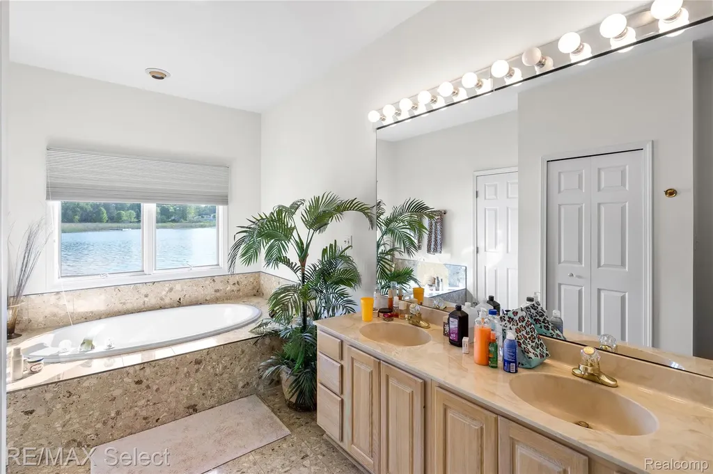 13154 Lake Shore Drive Fenton Charter Township MI 48430