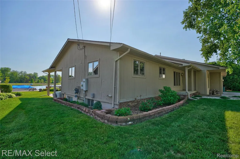 13154 Lake Shore Drive Fenton Charter Township MI 48430