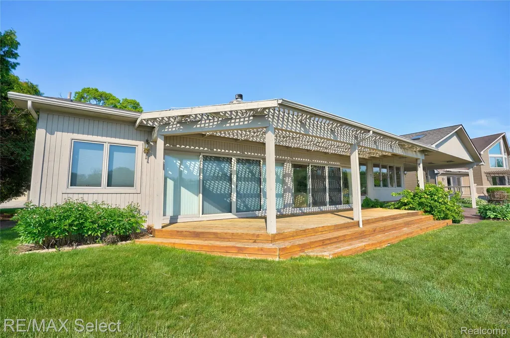 13154 Lake Shore Drive Fenton Charter Township MI 48430