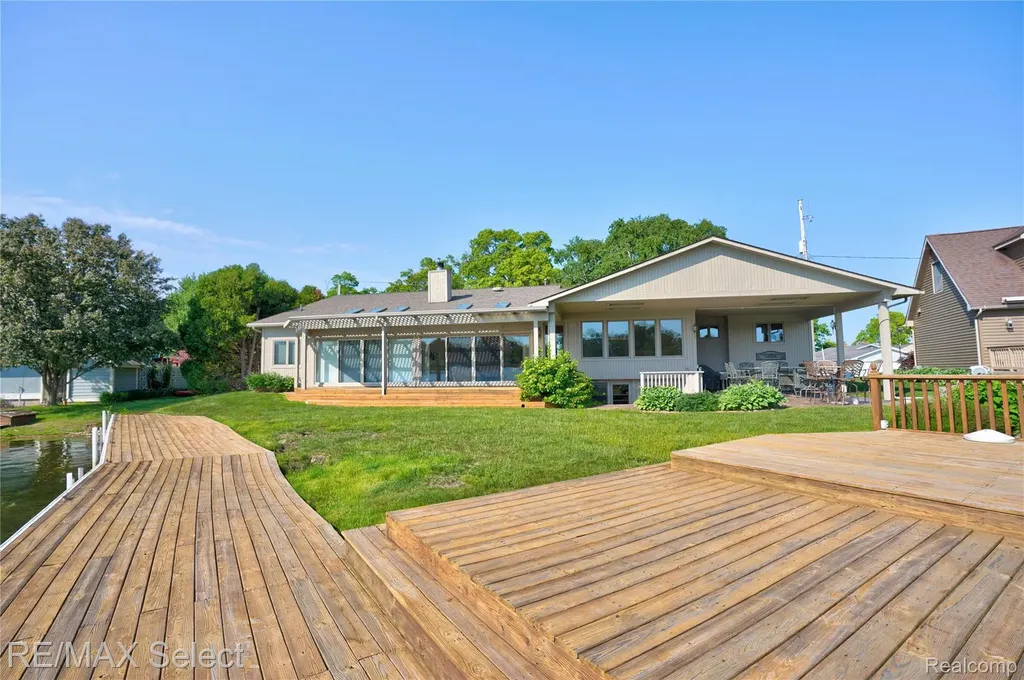 13154 Lake Shore Drive Fenton Charter Township MI 48430