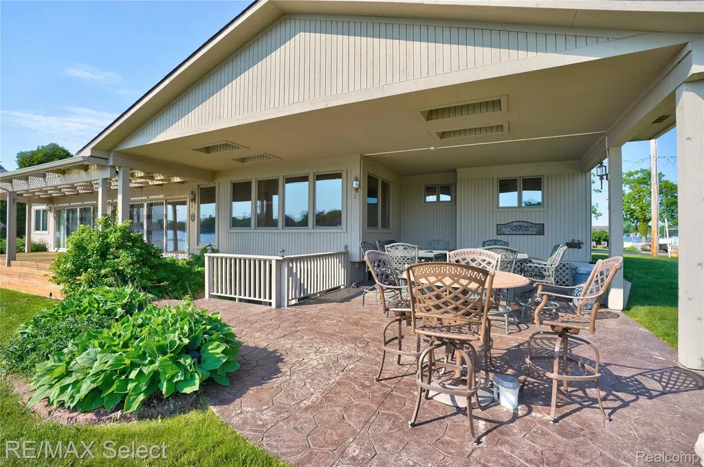 13154 Lake Shore Drive Fenton Charter Township MI 48430