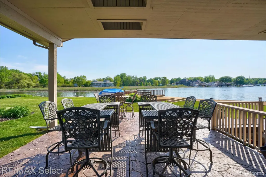 13154 Lake Shore Drive Fenton Charter Township MI 48430
