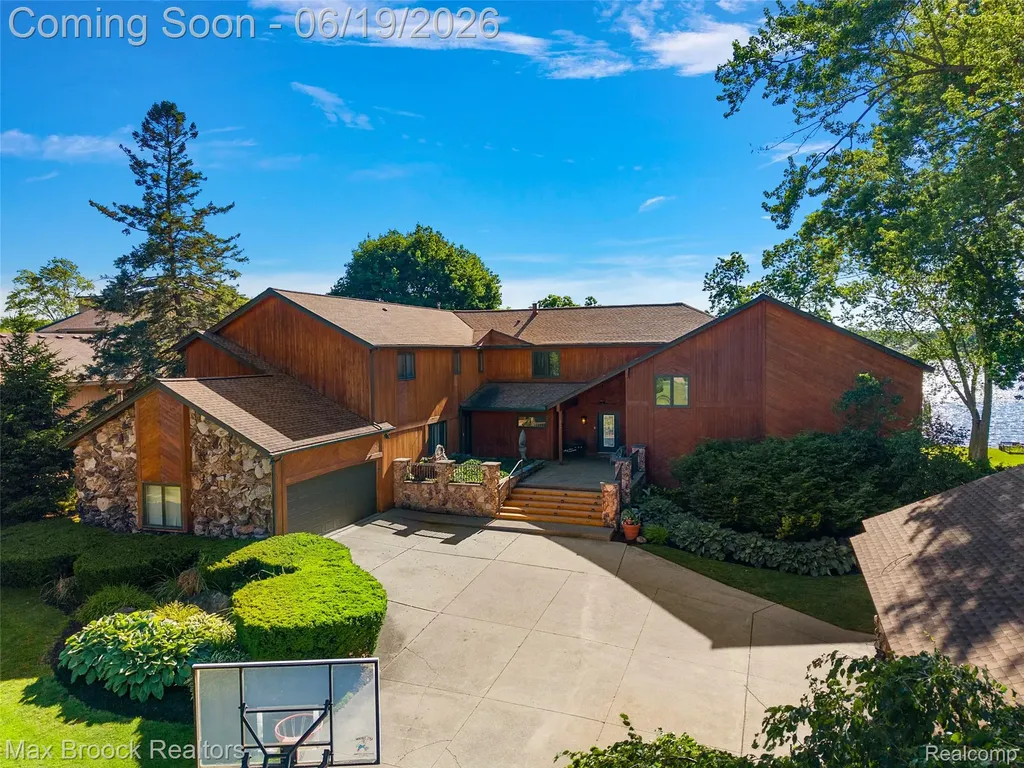 2267 Shankin Drive Wolverine Lake Village MI 48390