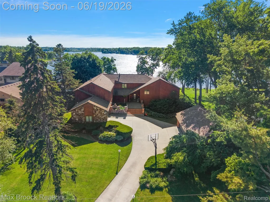 2267 Shankin Drive Wolverine Lake Village MI 48390