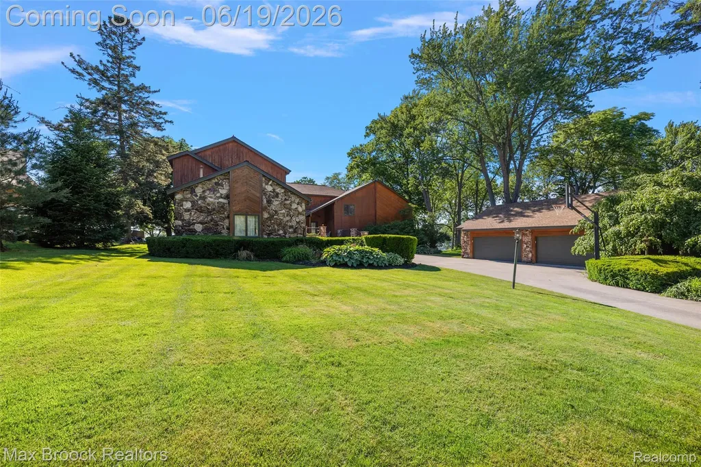 2267 Shankin Drive Wolverine Lake Village MI 48390