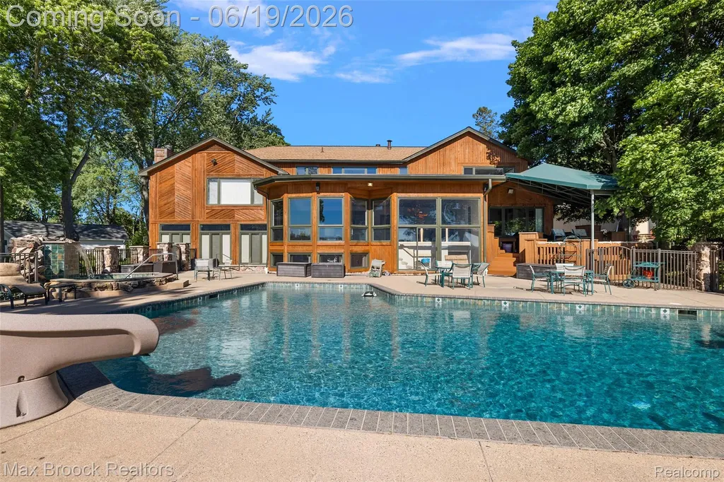 2267 Shankin Drive Wolverine Lake Village MI 48390