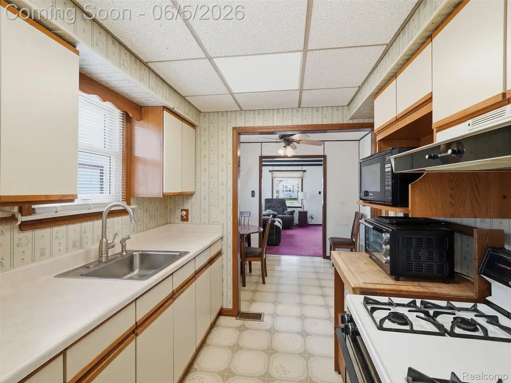 12960 Castle Street Southgate City MI 48195