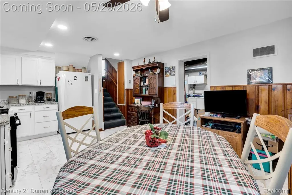 15110 Hanfor Avenue Allen Park City MI 48101