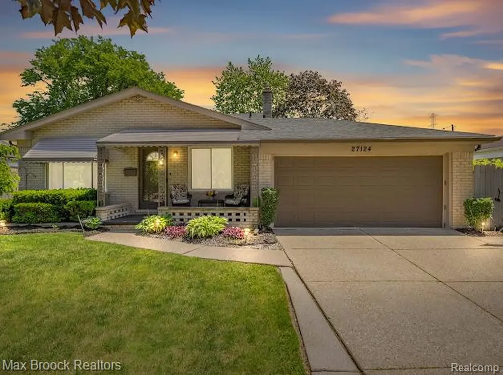 27124 Bradner Drive Warren City MI 48088
