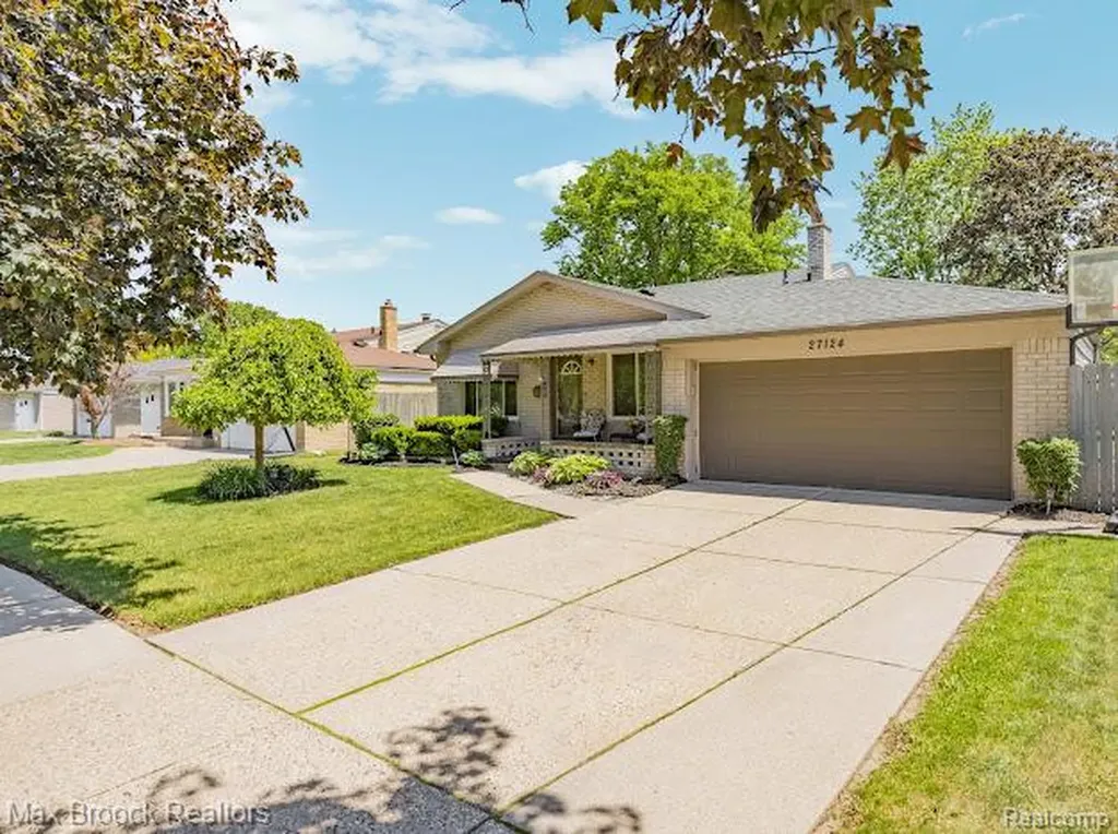 27124 Bradner Drive Warren City MI 48088