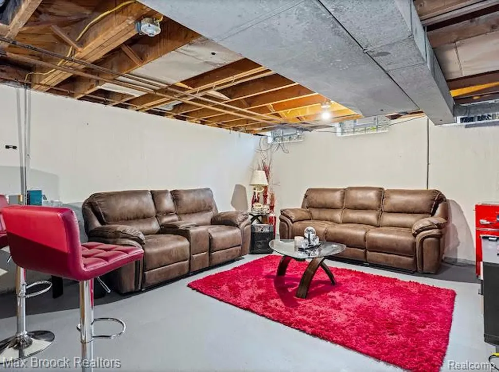 27124 Bradner Drive Warren City MI 48088