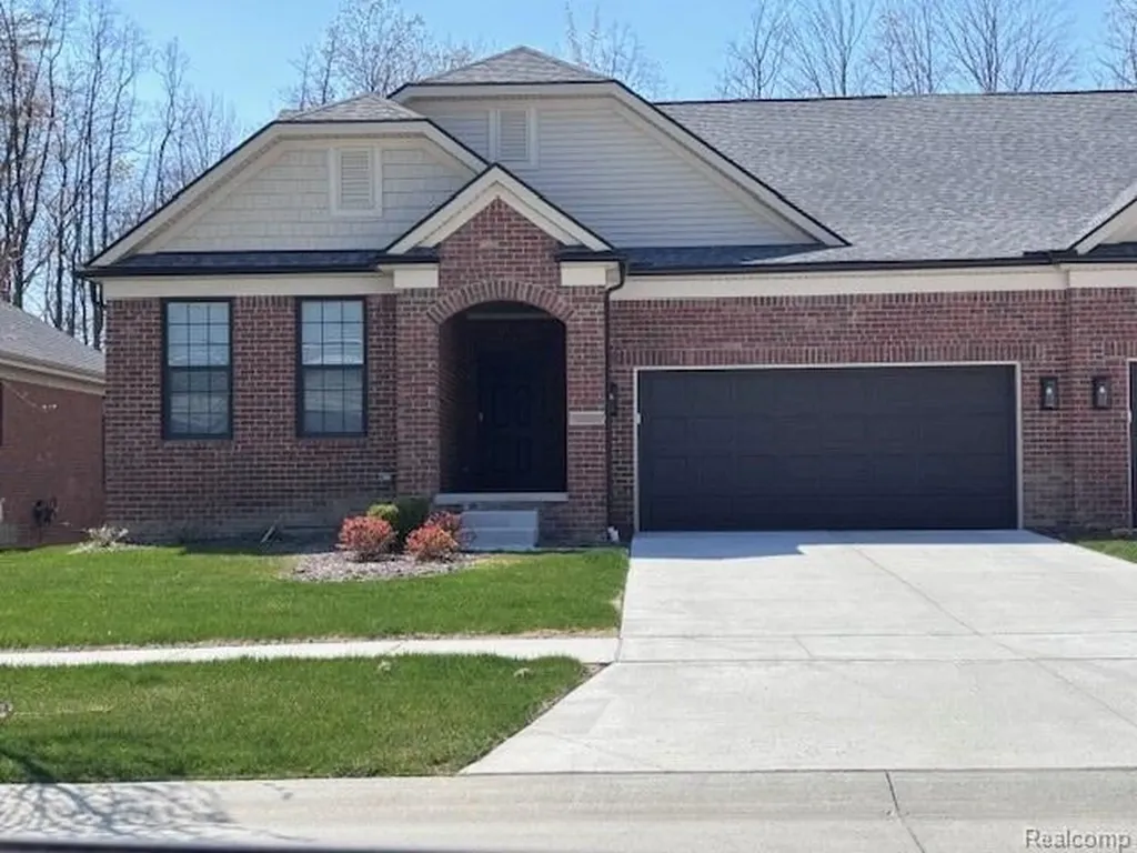 55933 Oak Pointe Drive Shelby Charter Township MI 48315