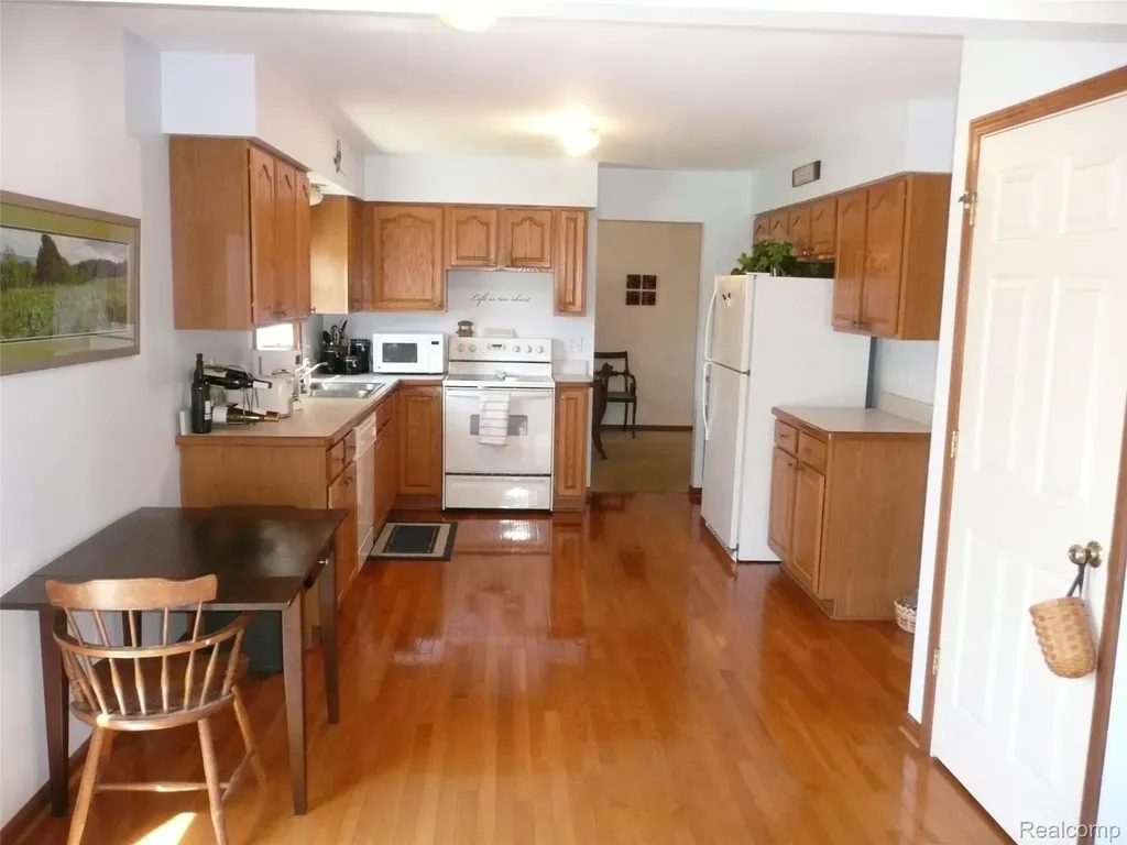2388 Ava Oceola Township MI 48843