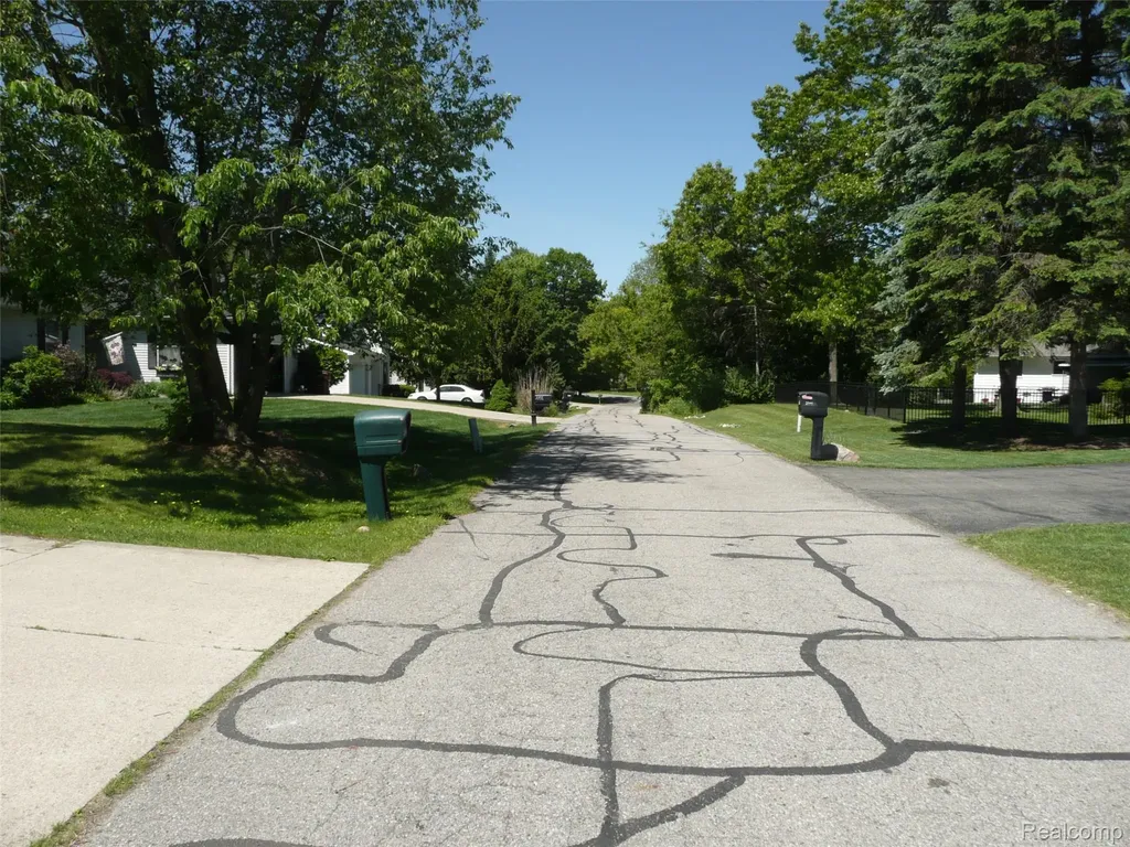 2388 Ava Oceola Township MI 48843
