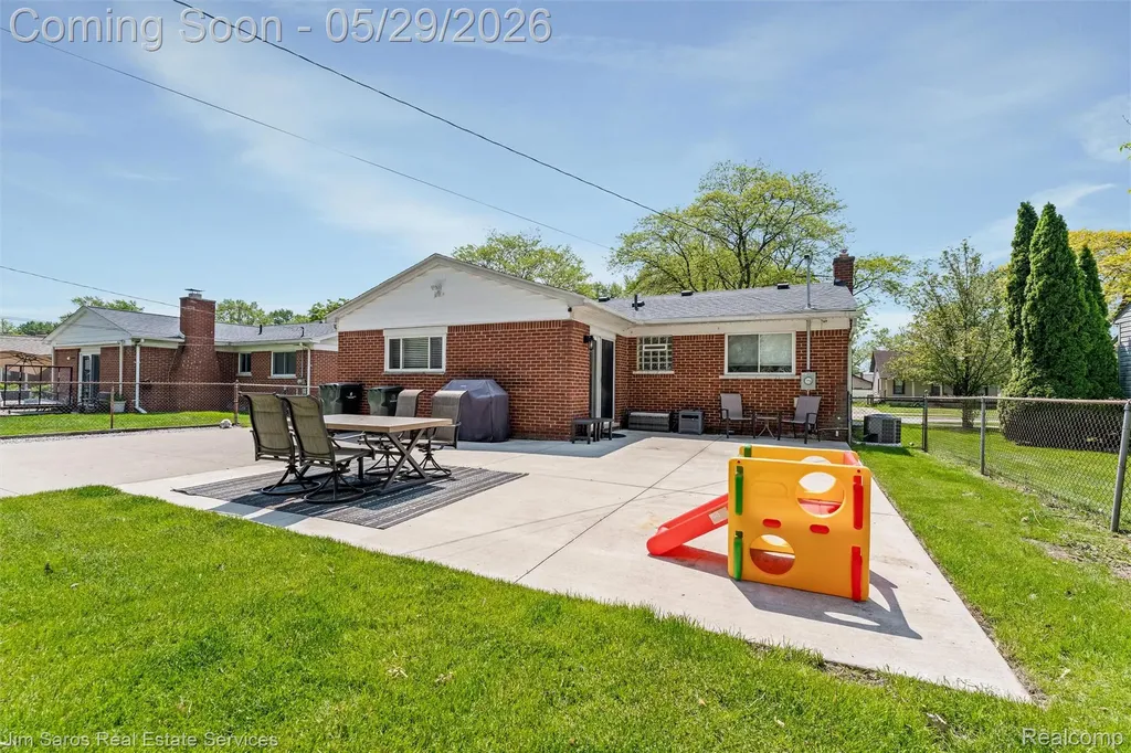 22801 Lake Boulevard St. Clair Shores City MI 48082