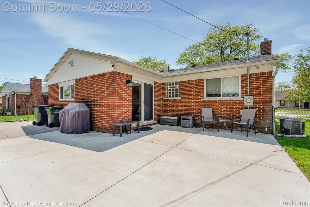 22801 Lake Boulevard St. Clair Shores City MI 48082
