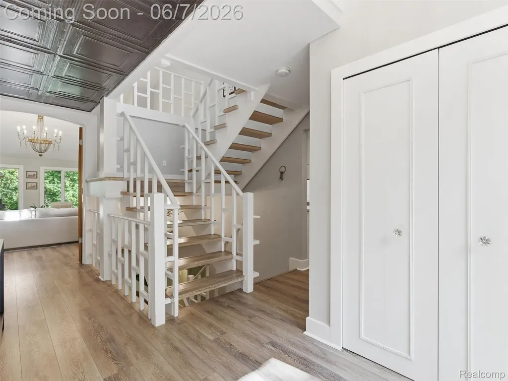 202 Nakomis Trail Orion Charter Township MI 48362