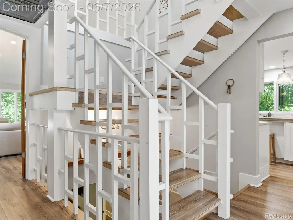 202 Nakomis Trail Orion Charter Township MI 48362