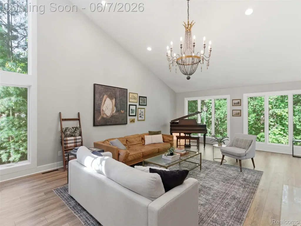 202 Nakomis Trail Orion Charter Township MI 48362