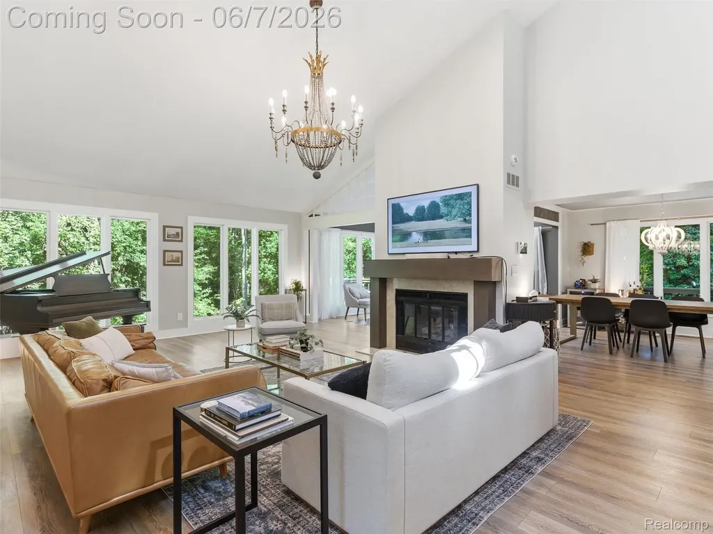 202 Nakomis Trail Orion Charter Township MI 48362