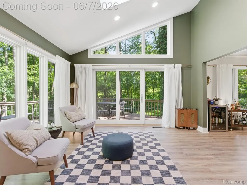 202 Nakomis Trail Orion Charter Township MI 48362