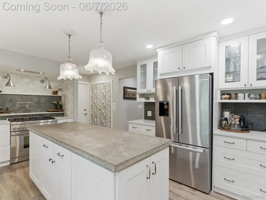 202 Nakomis Trail Orion Charter Township MI 48362
