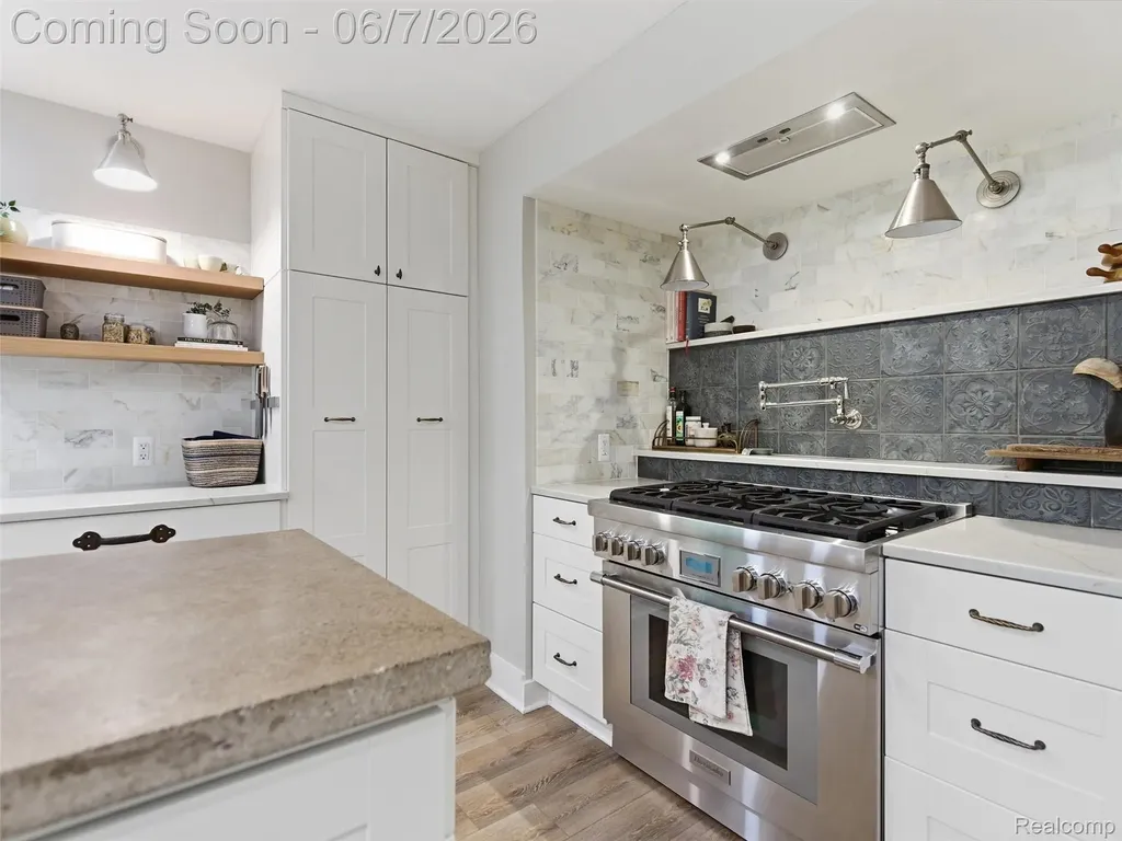 202 Nakomis Trail Orion Charter Township MI 48362