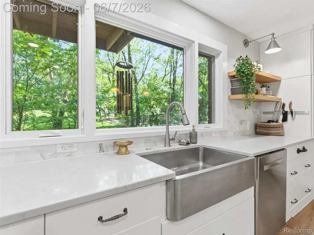 202 Nakomis Trail Orion Charter Township MI 48362