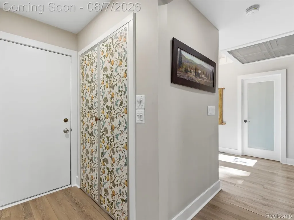 202 Nakomis Trail Orion Charter Township MI 48362