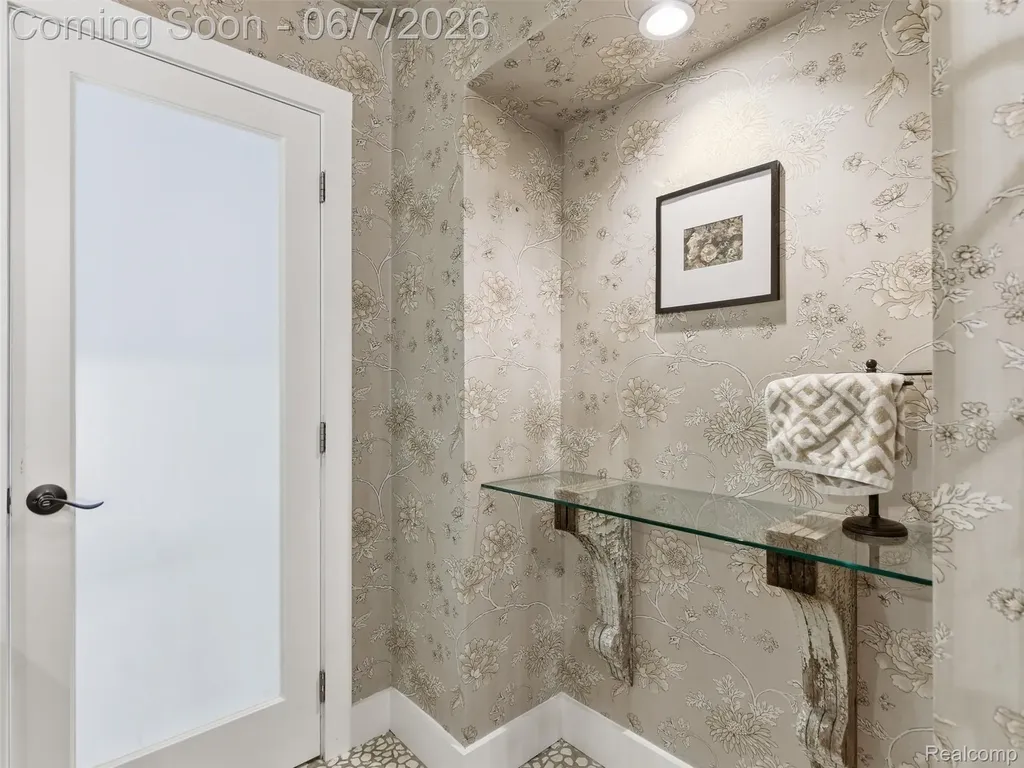 202 Nakomis Trail Orion Charter Township MI 48362