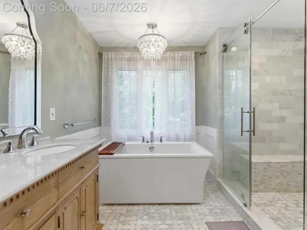 202 Nakomis Trail Orion Charter Township MI 48362