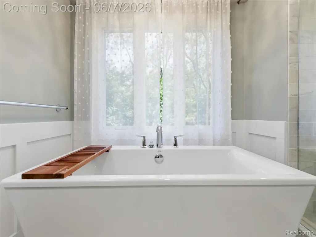 202 Nakomis Trail Orion Charter Township MI 48362