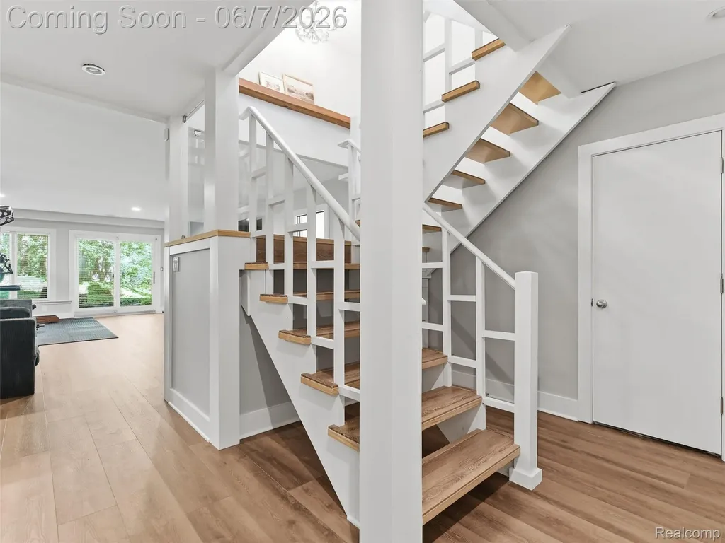 202 Nakomis Trail Orion Charter Township MI 48362