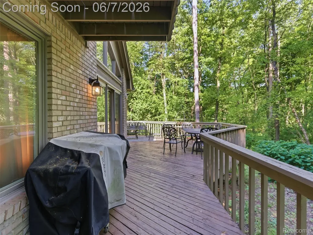 202 Nakomis Trail Orion Charter Township MI 48362