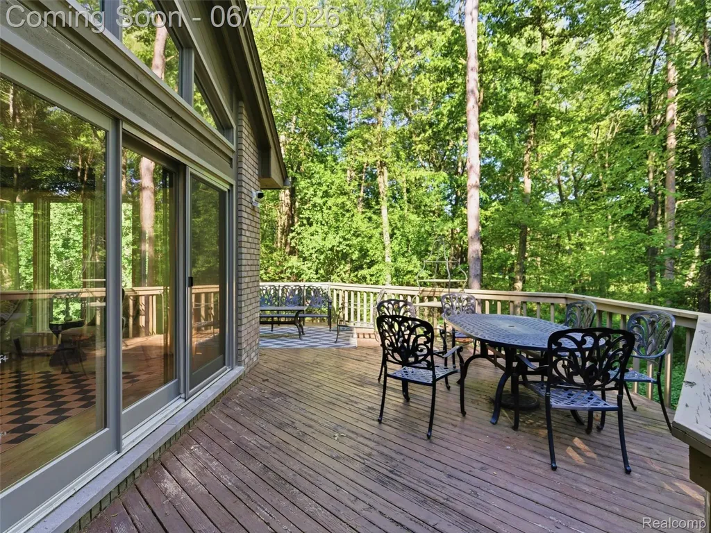 202 Nakomis Trail Orion Charter Township MI 48362