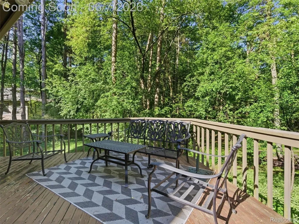 202 Nakomis Trail Orion Charter Township MI 48362