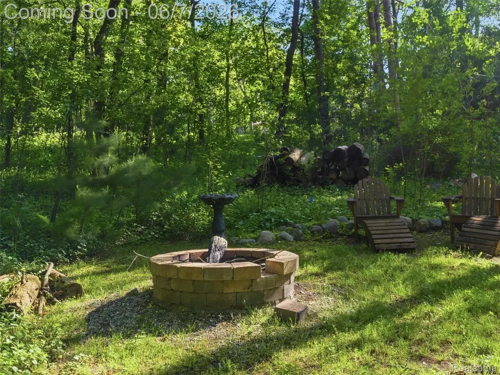 202 Nakomis Trail Orion Charter Township MI 48362