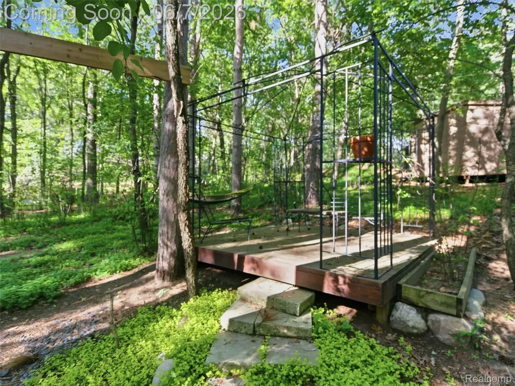202 Nakomis Trail Orion Charter Township MI 48362
