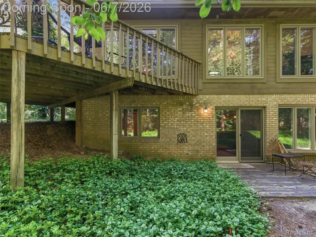 202 Nakomis Trail Orion Charter Township MI 48362
