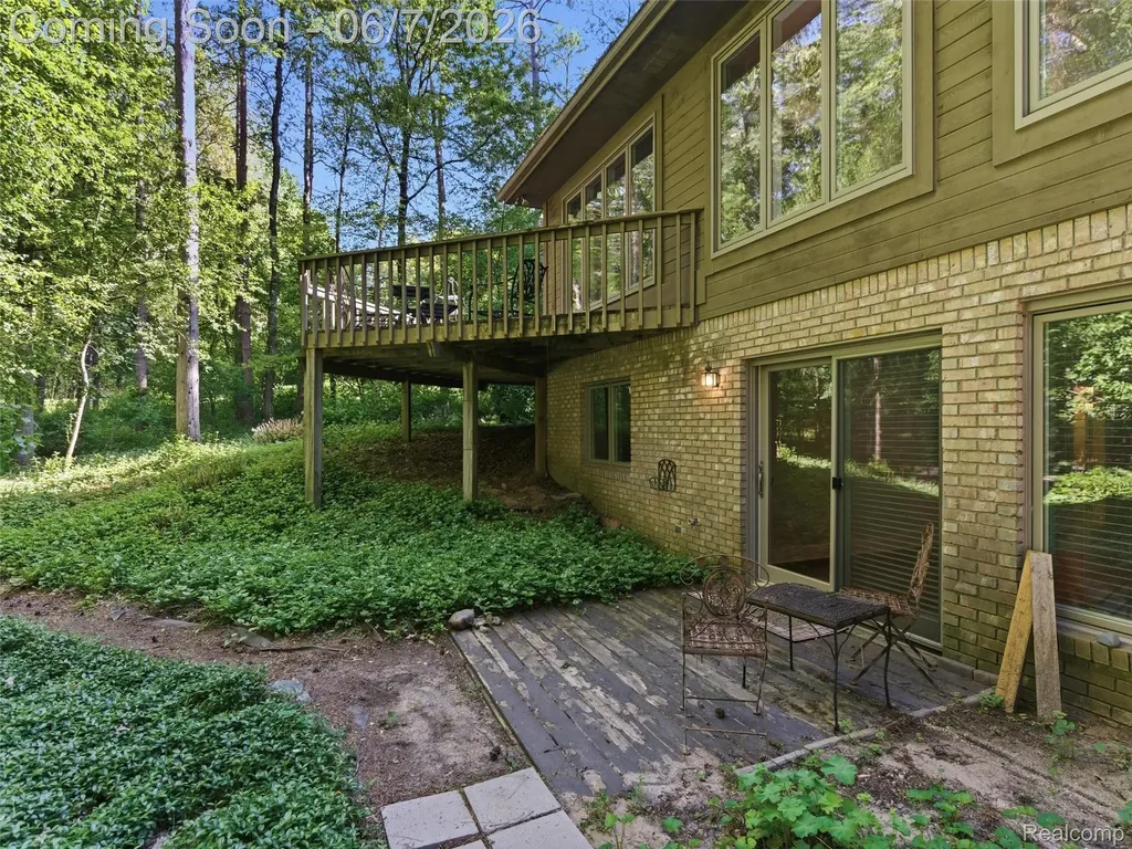 202 Nakomis Trail Orion Charter Township MI 48362