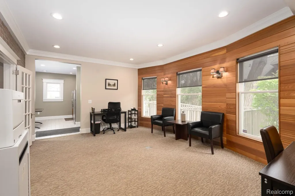 640 W University Drive Rochester City MI 48307