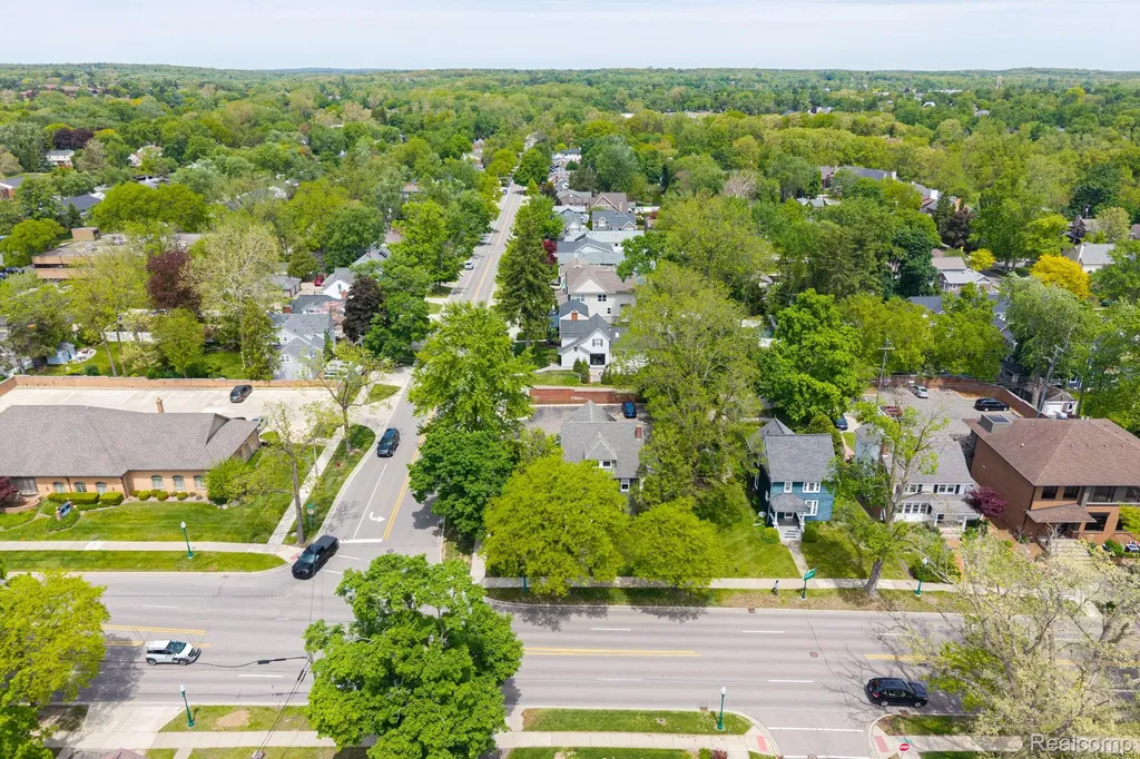 640 W University Drive Rochester City MI 48307