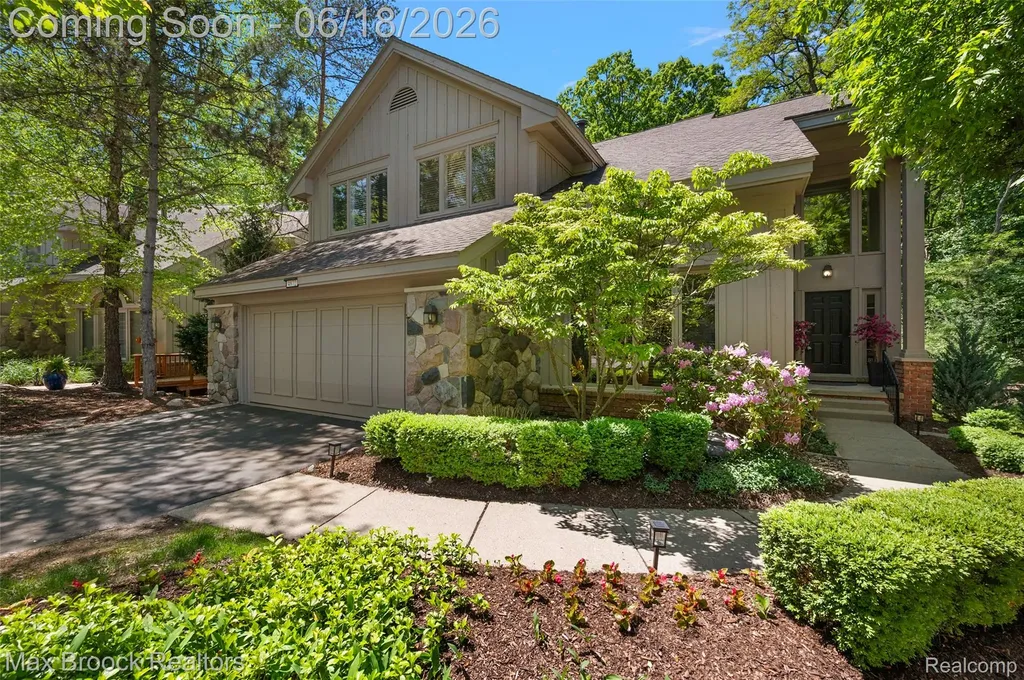 4872 Cliffside Drive West Bloomfield Charter Township MI 48323