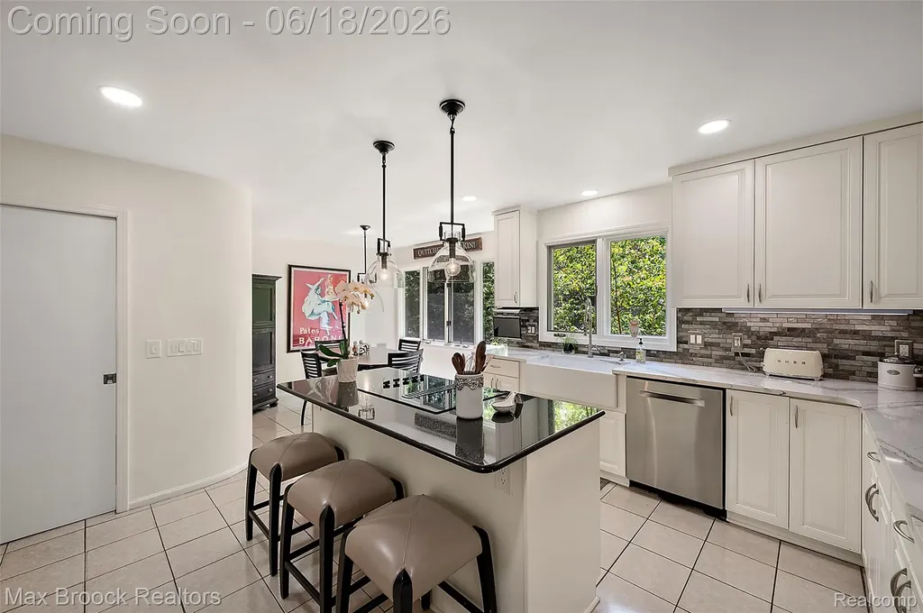 4872 Cliffside Drive West Bloomfield Charter Township MI 48323