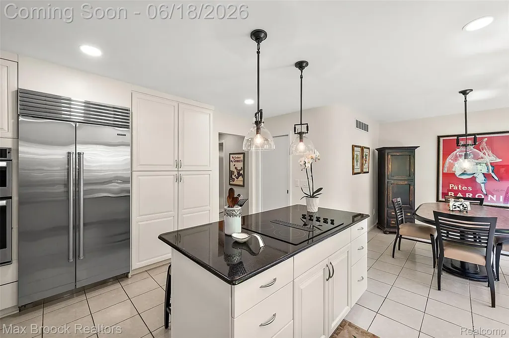 4872 Cliffside Drive West Bloomfield Charter Township MI 48323