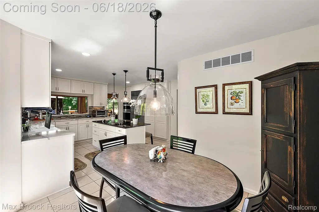 4872 Cliffside Drive West Bloomfield Charter Township MI 48323