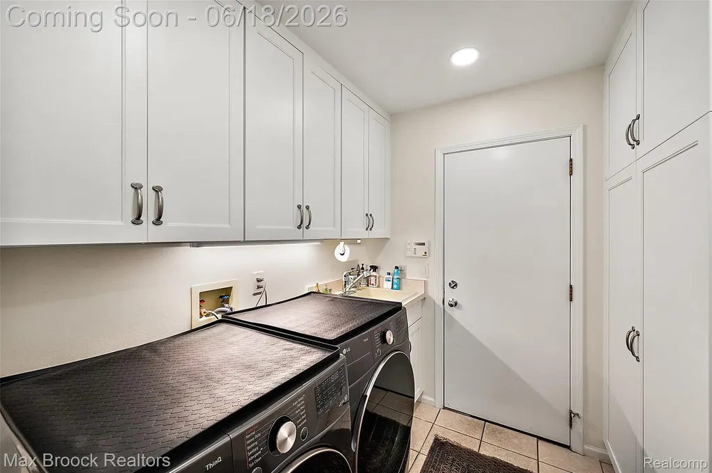 4872 Cliffside Drive West Bloomfield Charter Township MI 48323