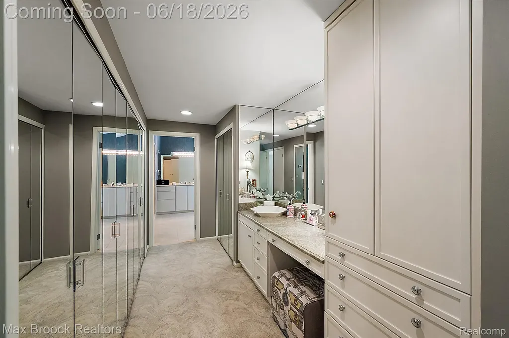 4872 Cliffside Drive West Bloomfield Charter Township MI 48323