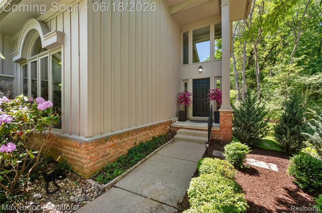 4872 Cliffside Drive West Bloomfield Charter Township MI 48323